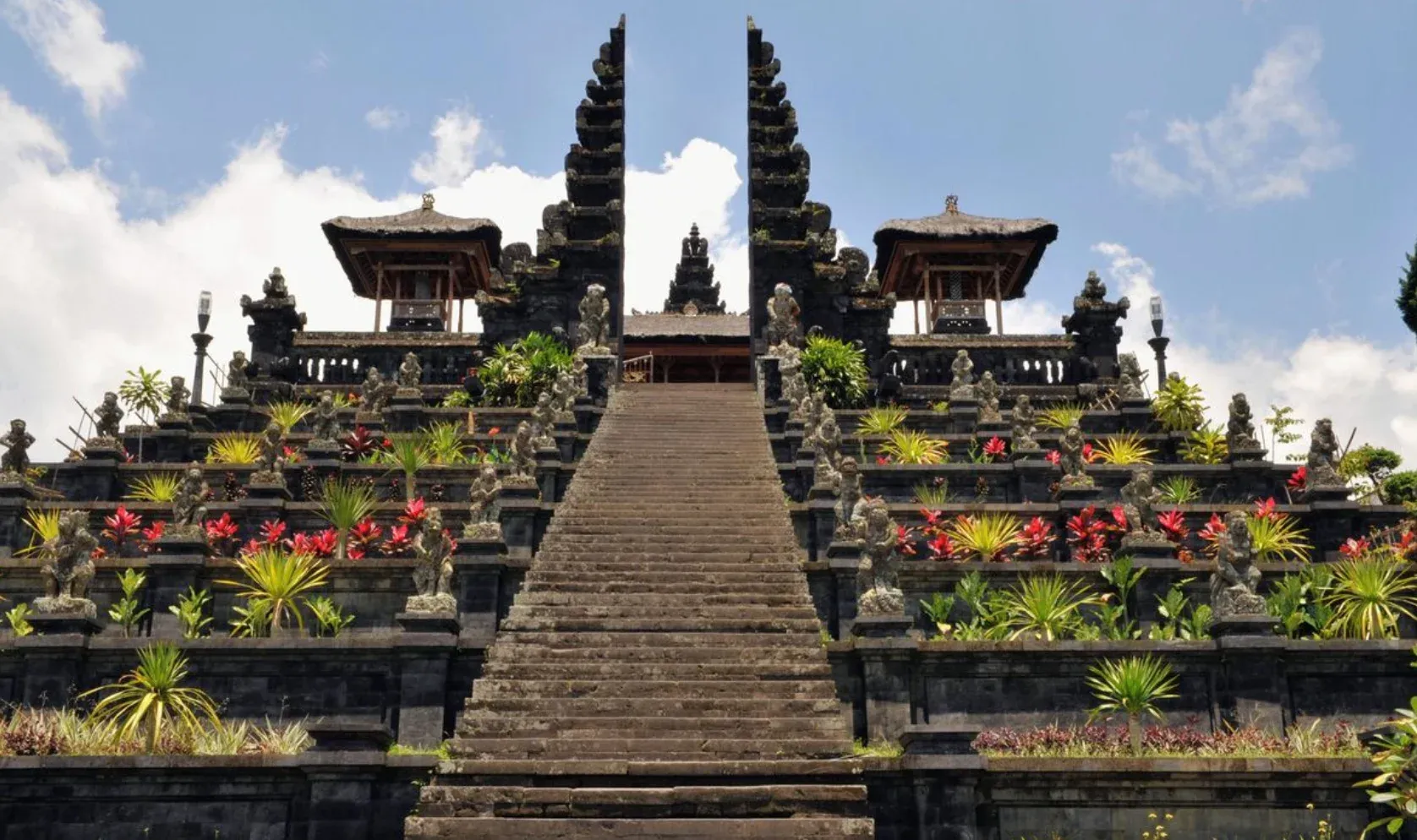 Illustrative photo for Besakih Temple: a Balinese temple roof