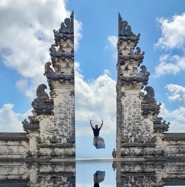 Illustrative photo for Lempuyang Temple: a split temple gate