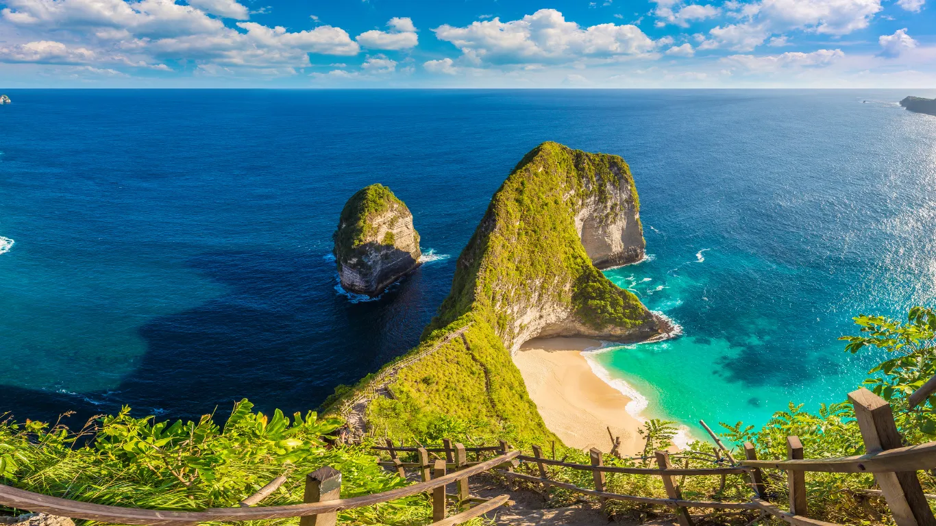Kelingking cliff on Nusa Penida