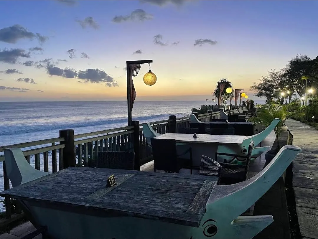 Templo de Tanah Lot junto al mar