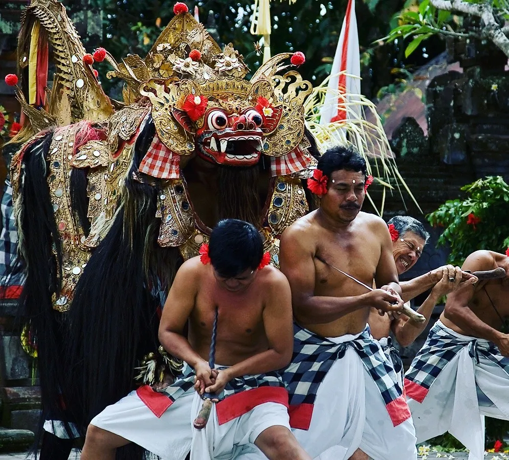 Templo y cielo de Bali