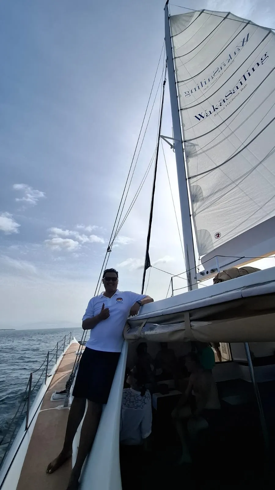 Bahía y palmeras