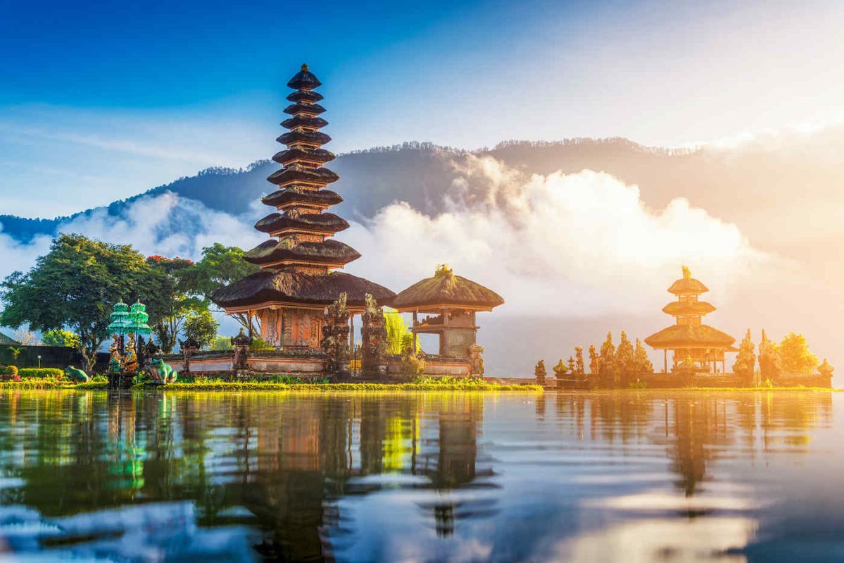 Referensi visual Dewa Bali Tour dengan suasana perjalanan Bali