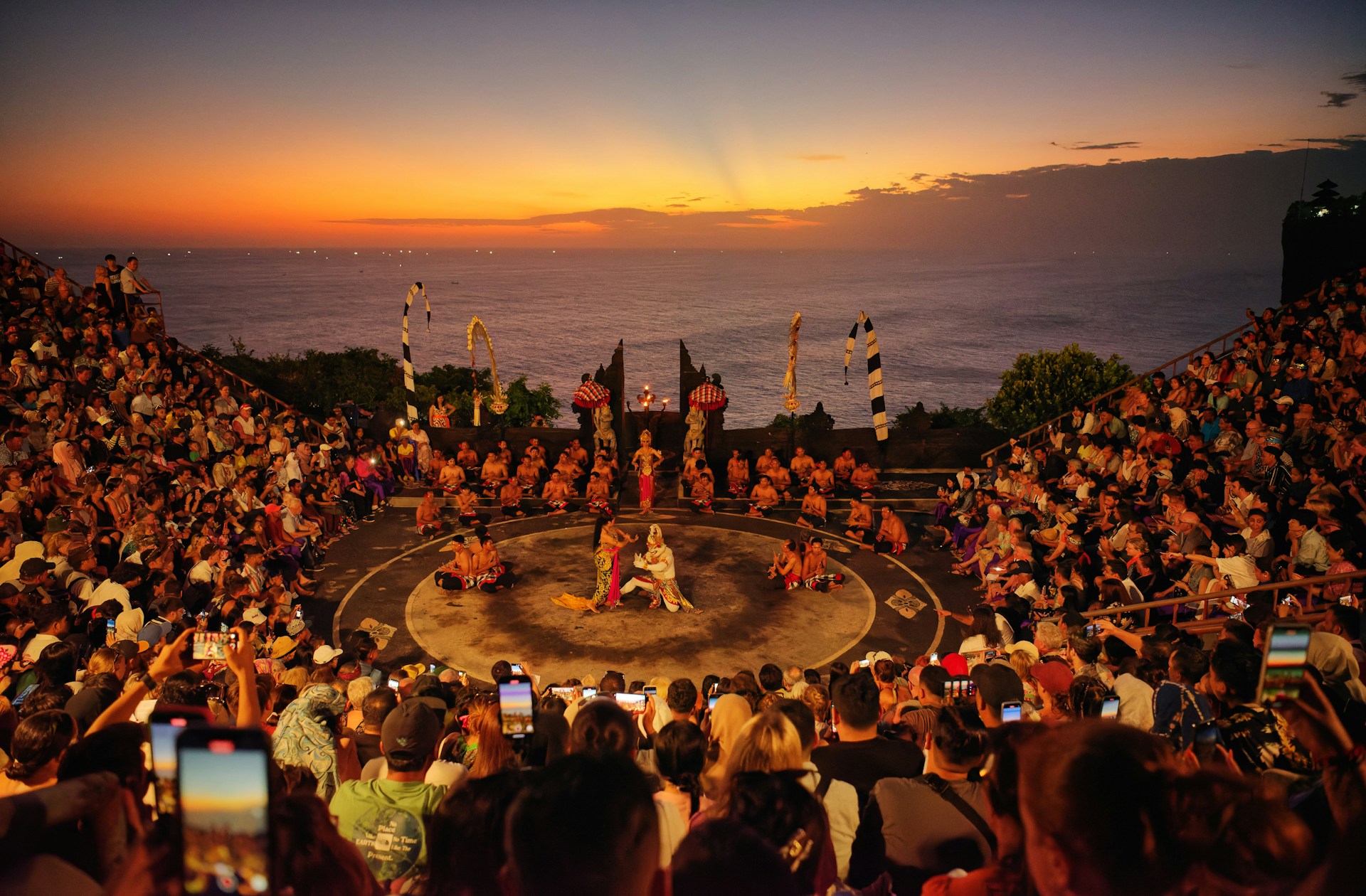 Sunset Uluwatu dan pantai Jimbaran