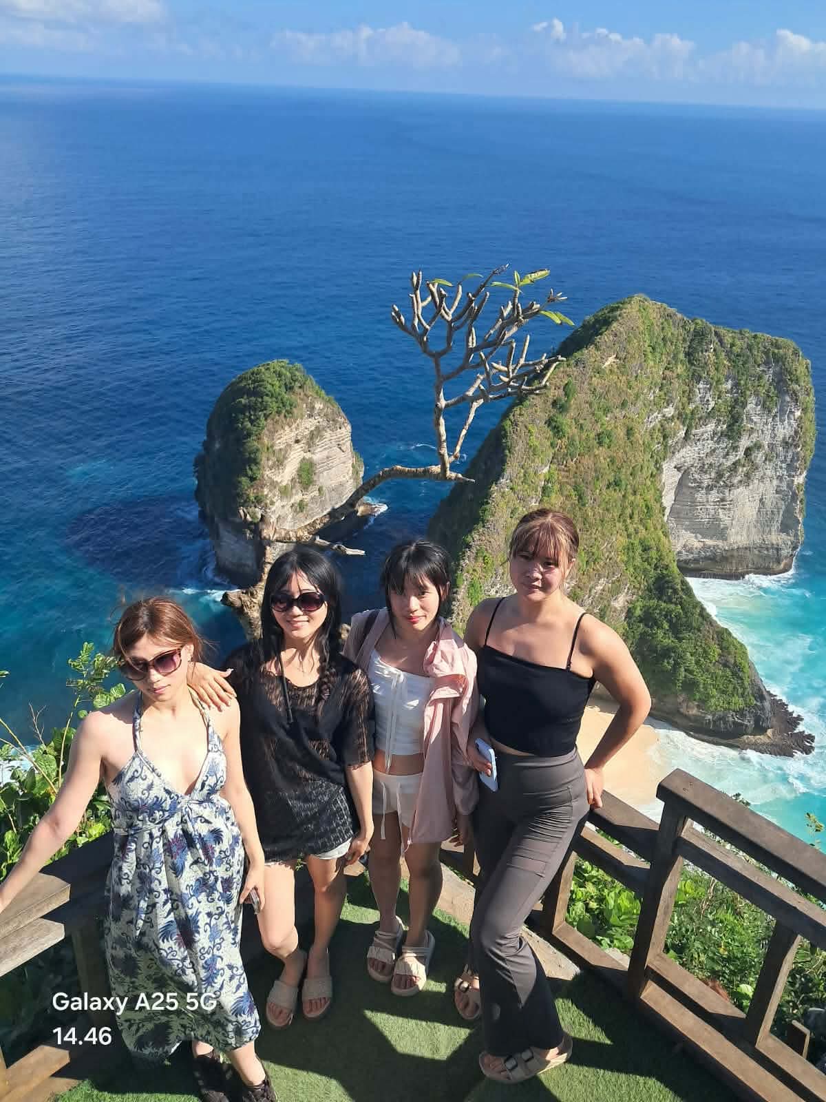 Referensi visual Dewa Bali Tour dengan suasana perjalanan Bali