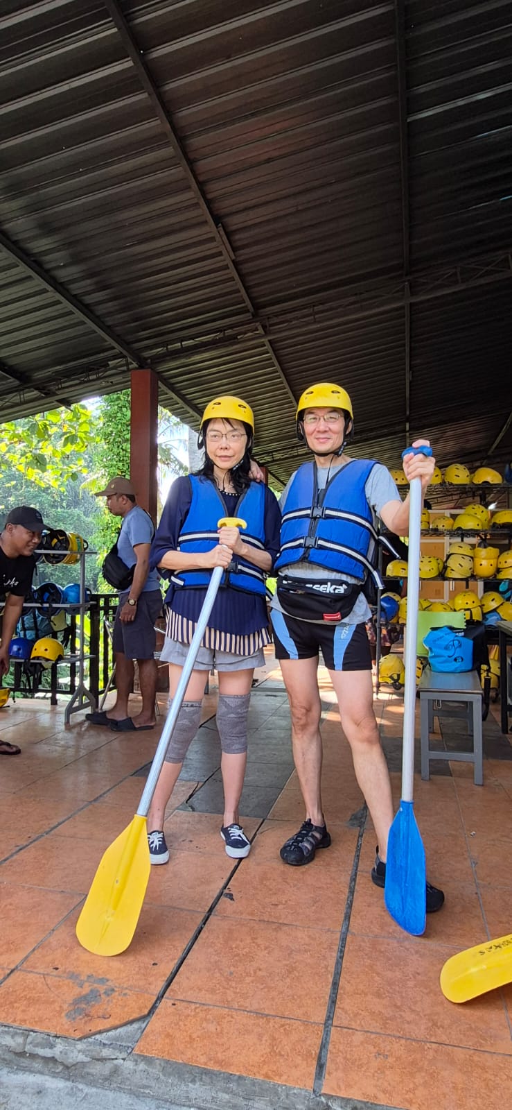 Pantai pasir putih dan laut biru