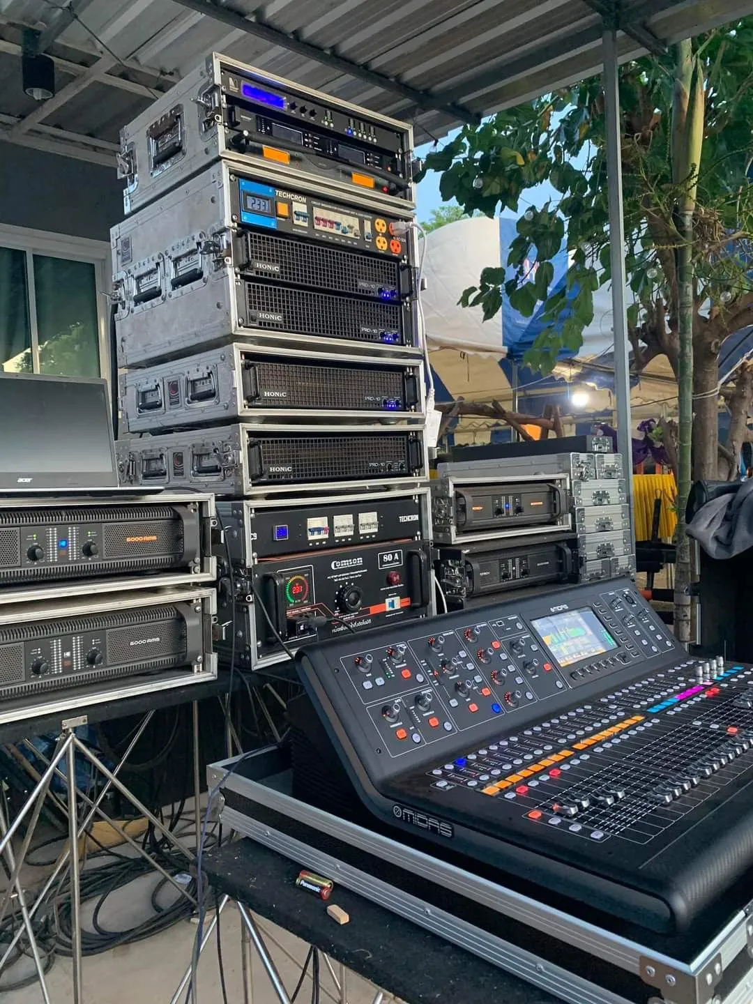Professional line array speakers