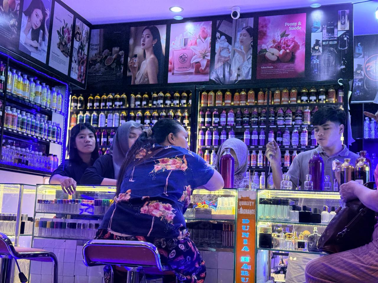 Botol parfum Dunia Harum dengan bahan alami