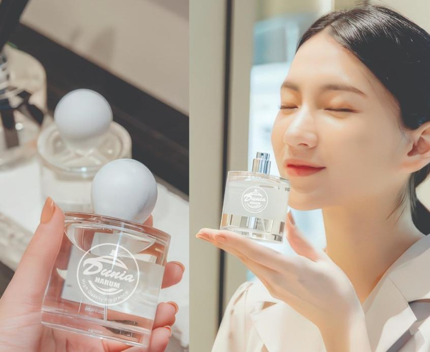 Botol parfum Dunia Harum dengan pencahayaan hangat