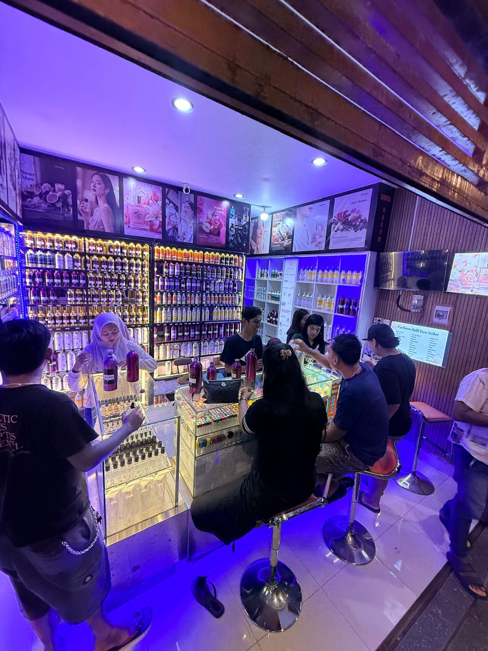 Koleksi botol parfum Dunia Harum