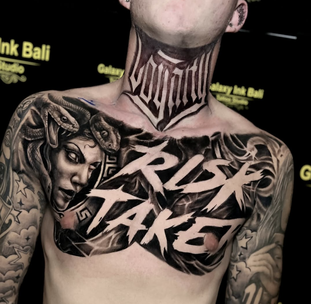 Tattoo geometris blackwork