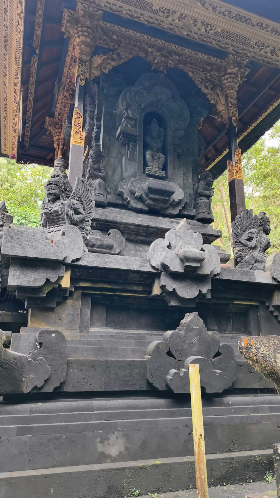 Gerbang dan arsitektur batu tradisional Bali