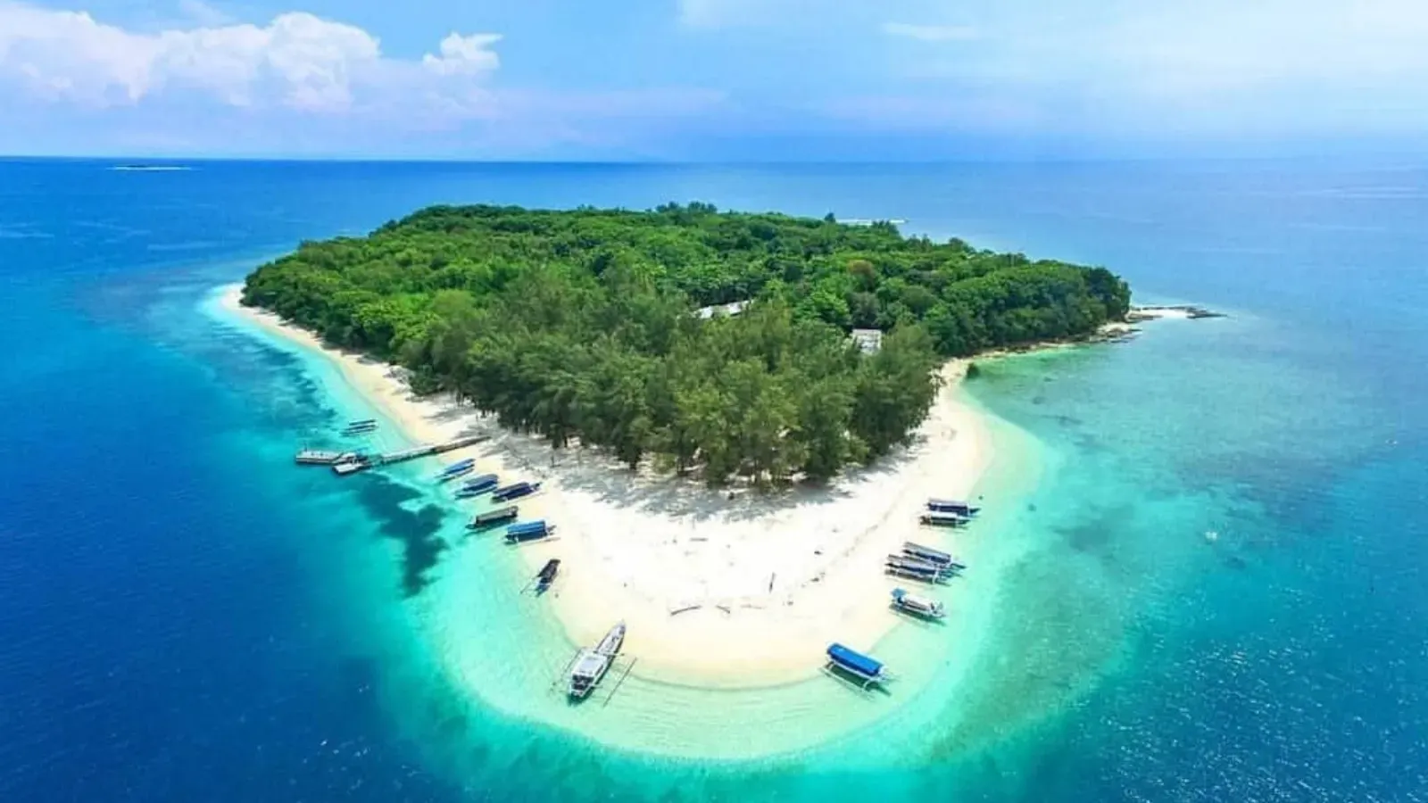 Gili Nanggu tropical beach