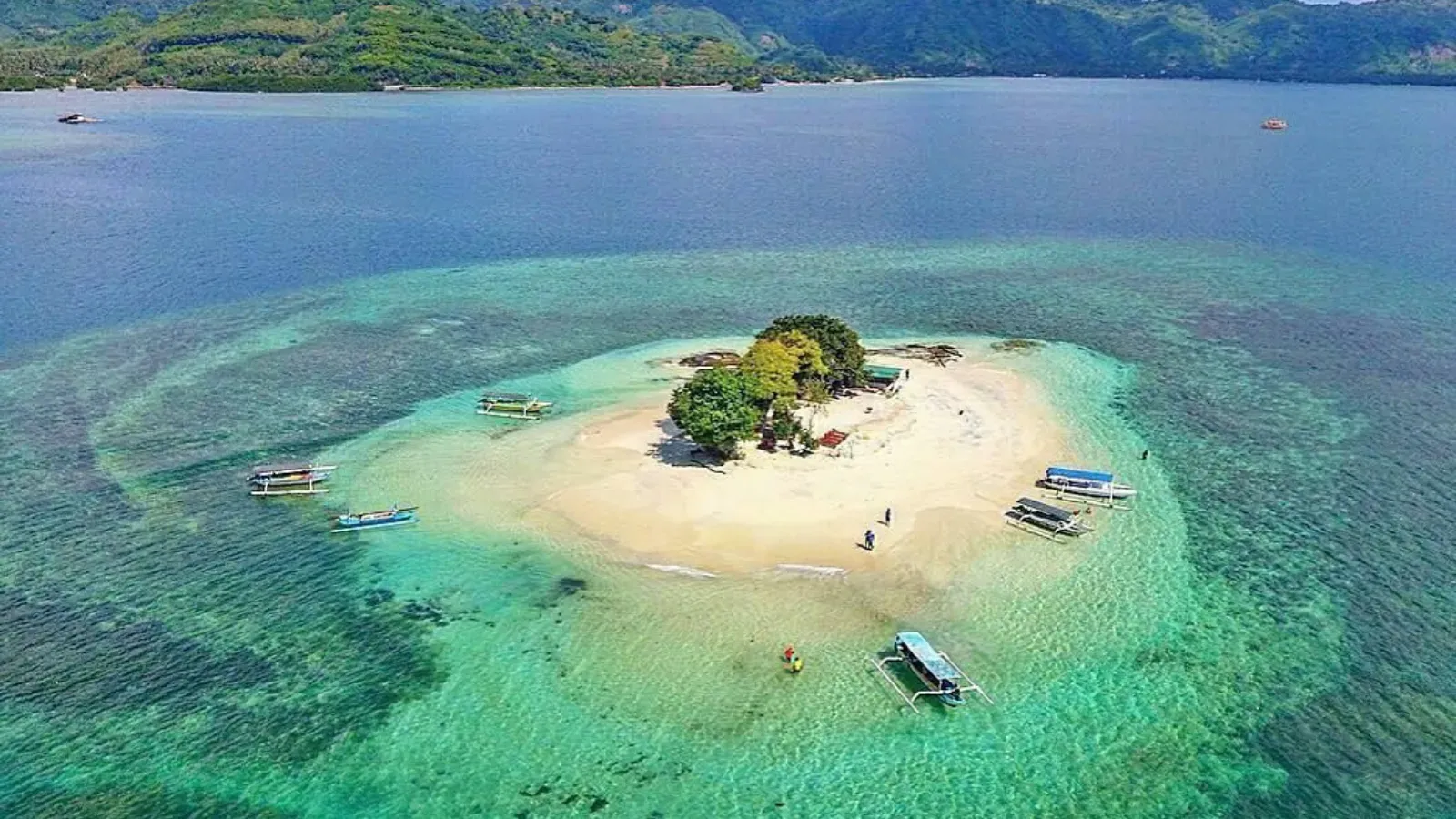 Gili Kedis clear coastal water