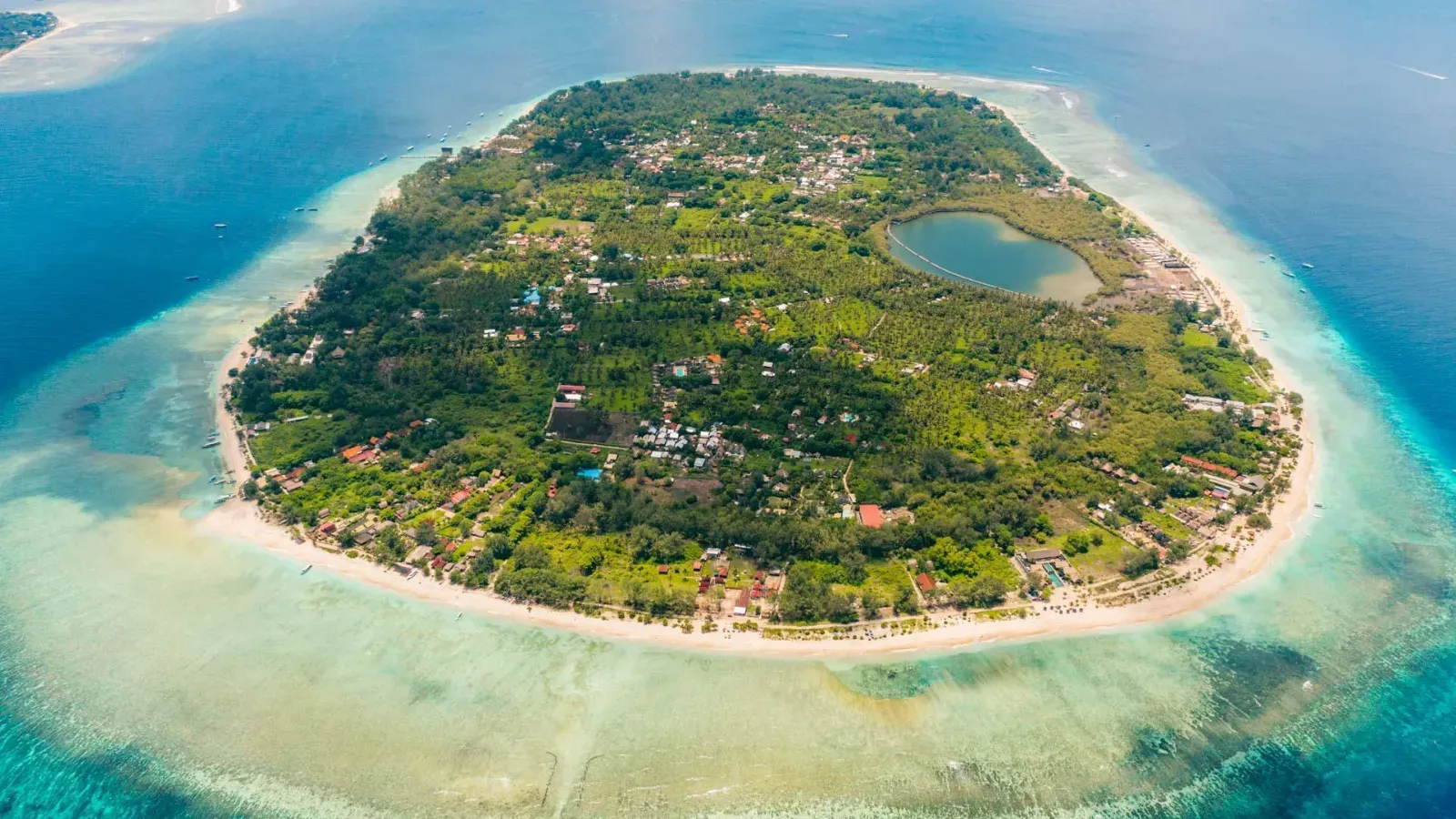 Gili Meno island coast