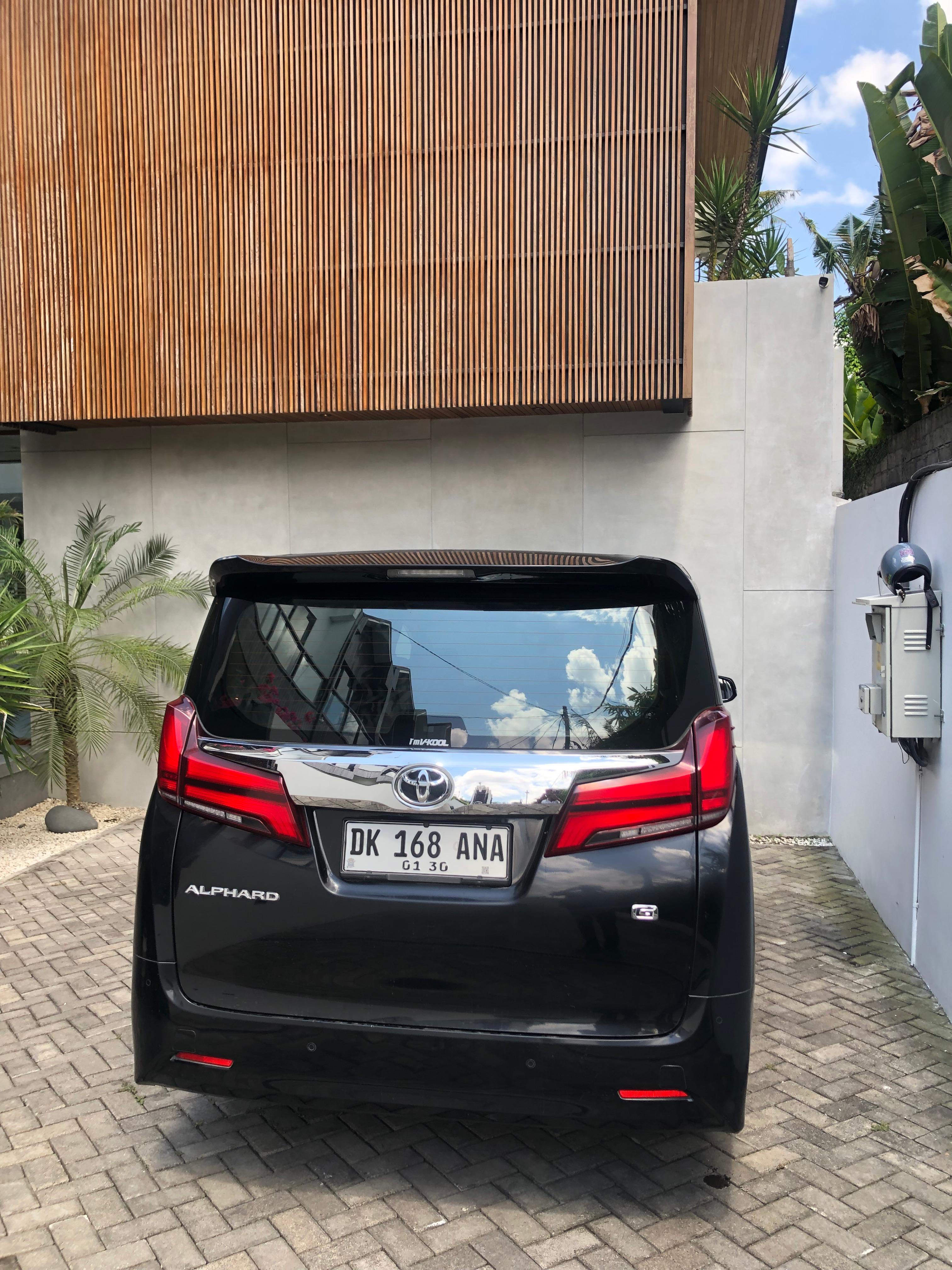 Alphard exterior