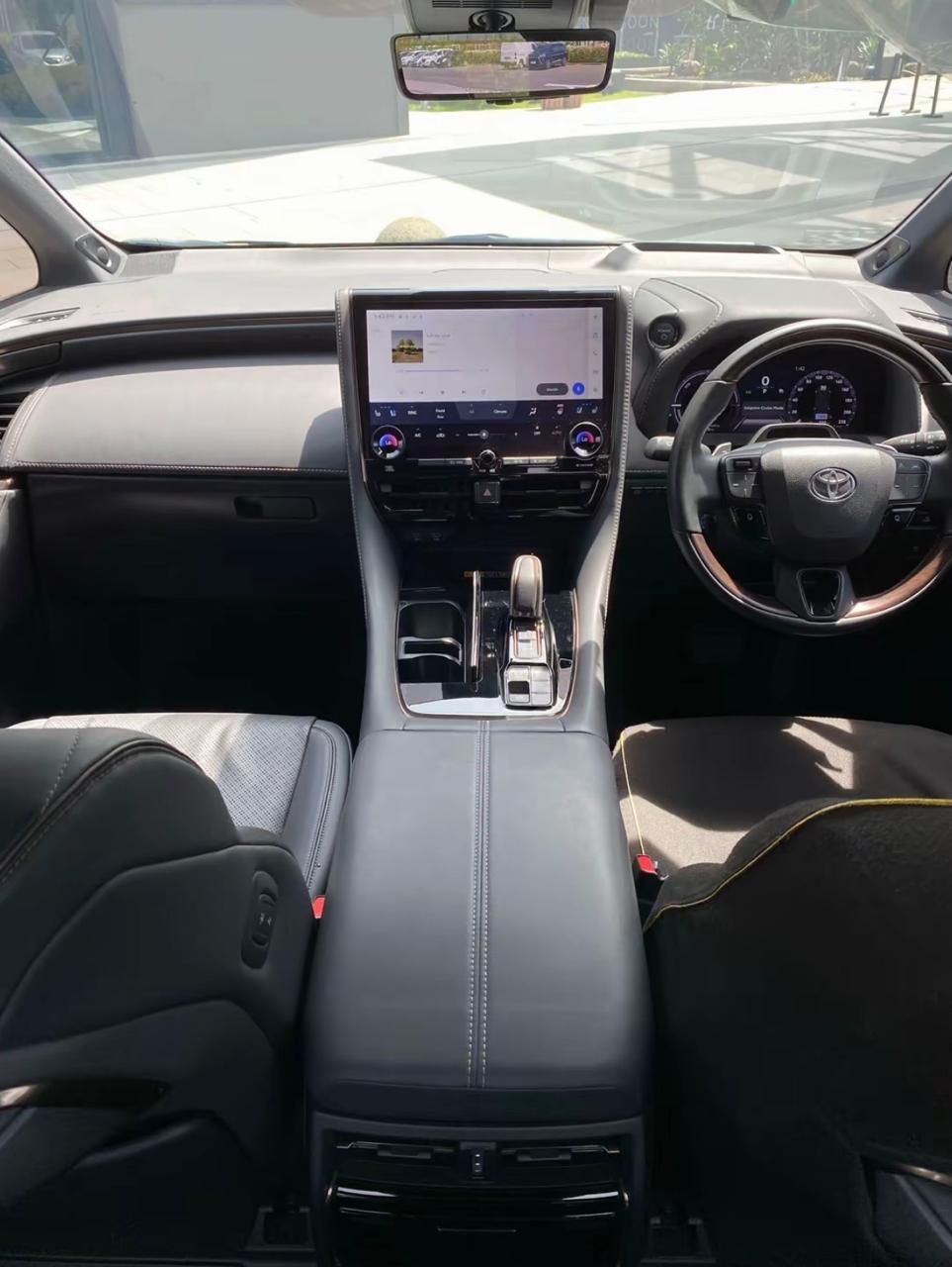 Alphard cabin