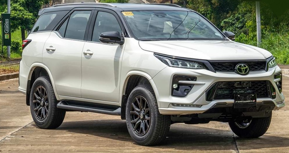 Fortuner GR exterior