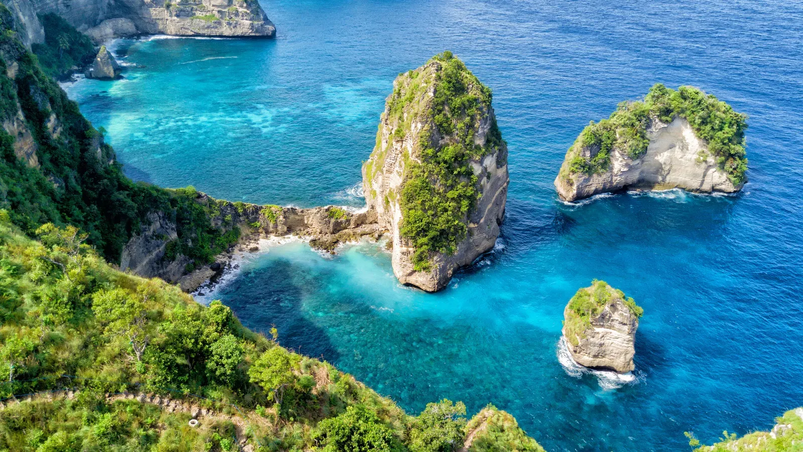 Temple and island landscape for an East Nusa Penida day tour