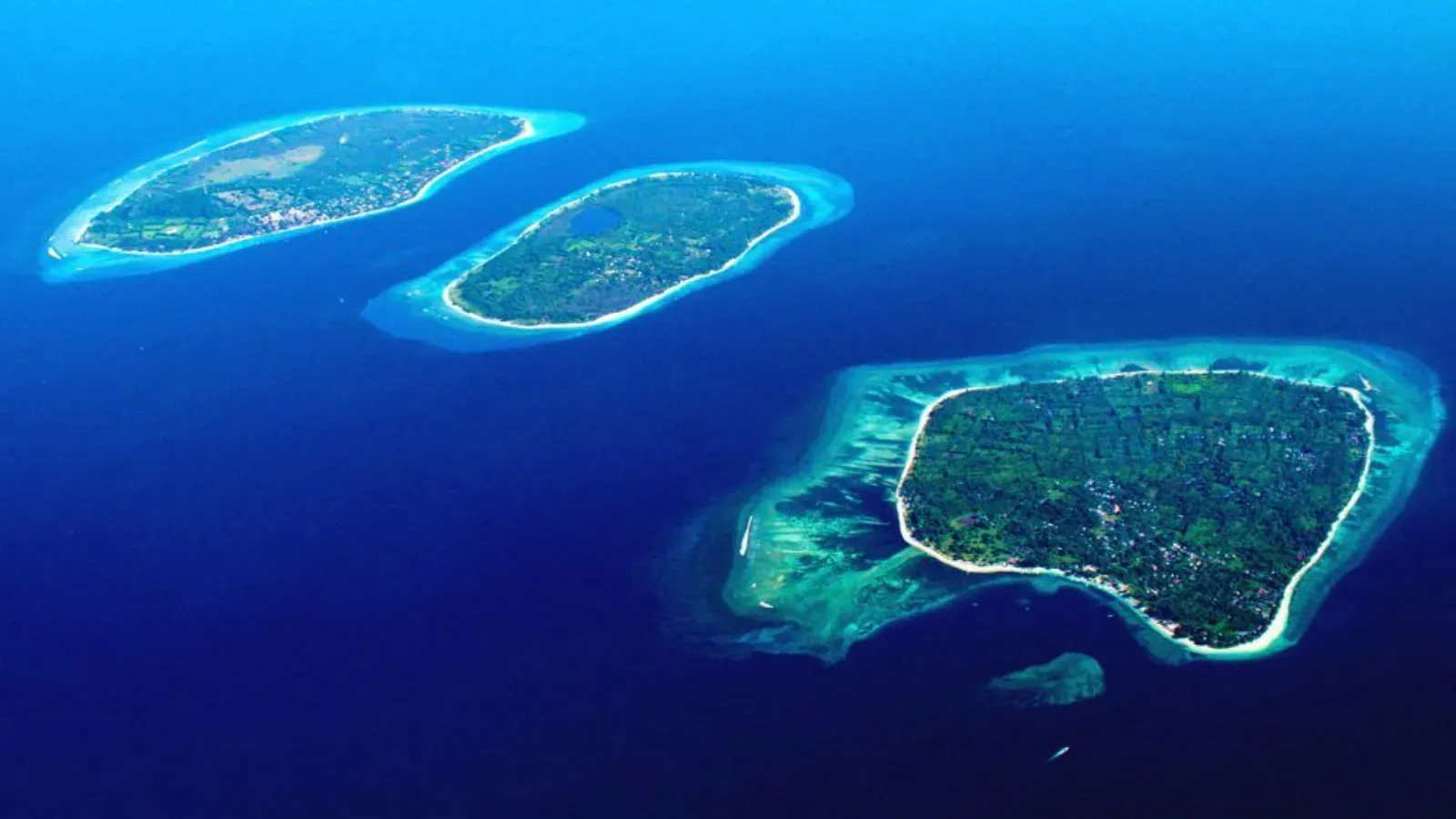 Boat on the water for Gili or Lombok tickets