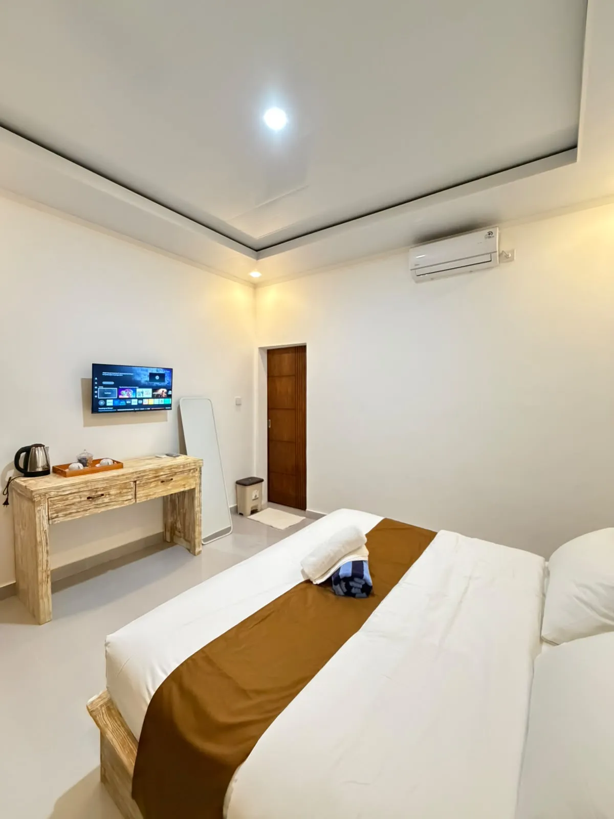 Bed in a room at Iron Guest House