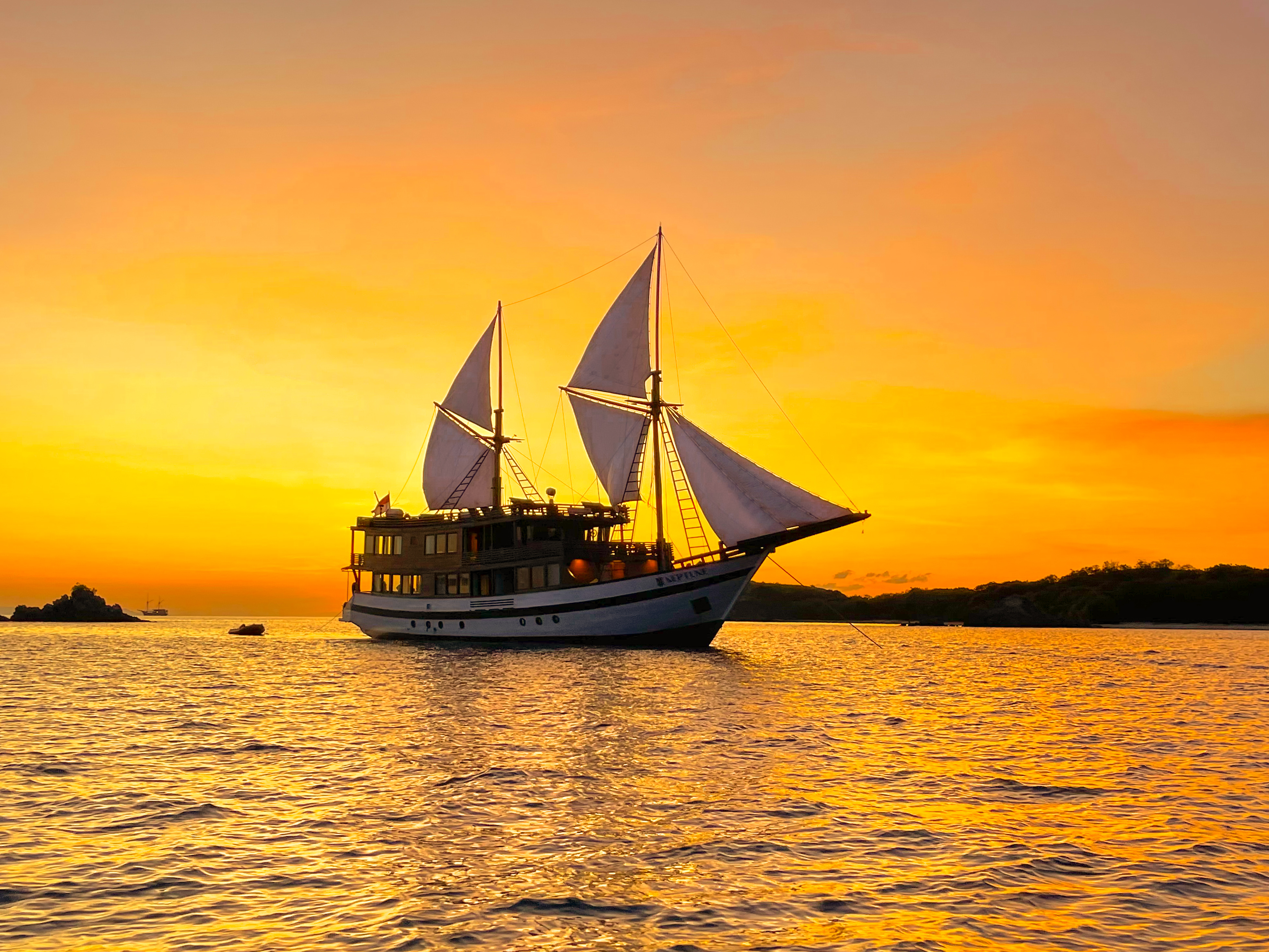 Onboard Phinisi Sunset Lounge