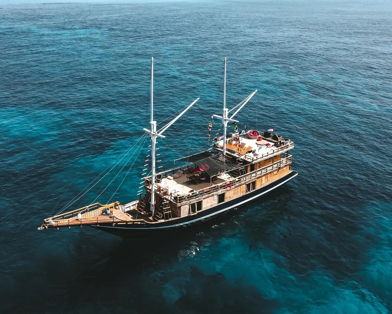 KLM Welenreng Cruise on the Lombok–Labuan Bajo corridor