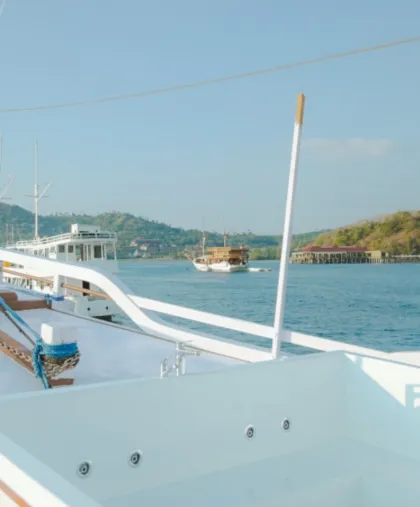 Gaisan liveaboard exterior