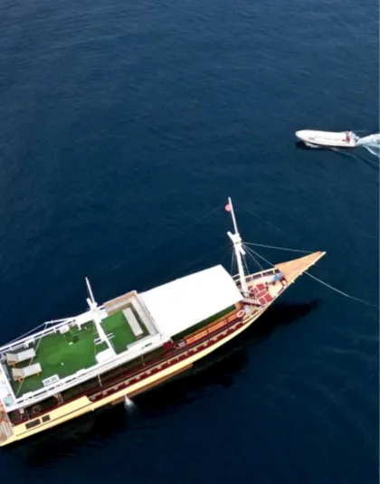 Hatira Hela Cruise liveaboard exterior