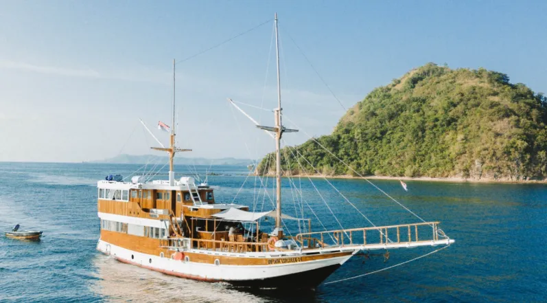 NK Jaya 1 deck on Komodo waters