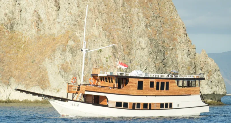 Yukai Cruise sailing deck