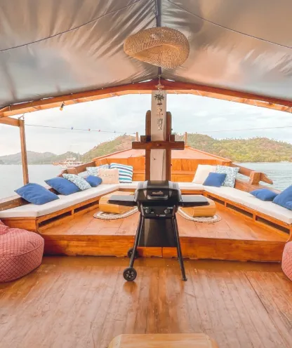 Kanhaloka liveaboard exterior