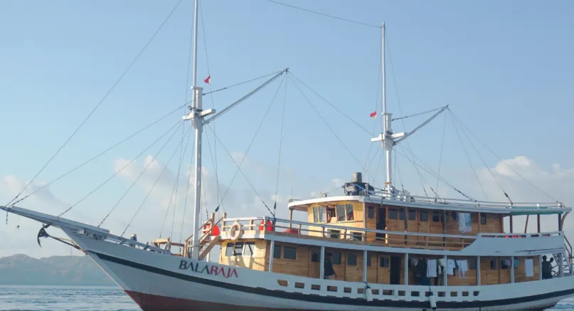 Balaraja liveaboard exterior