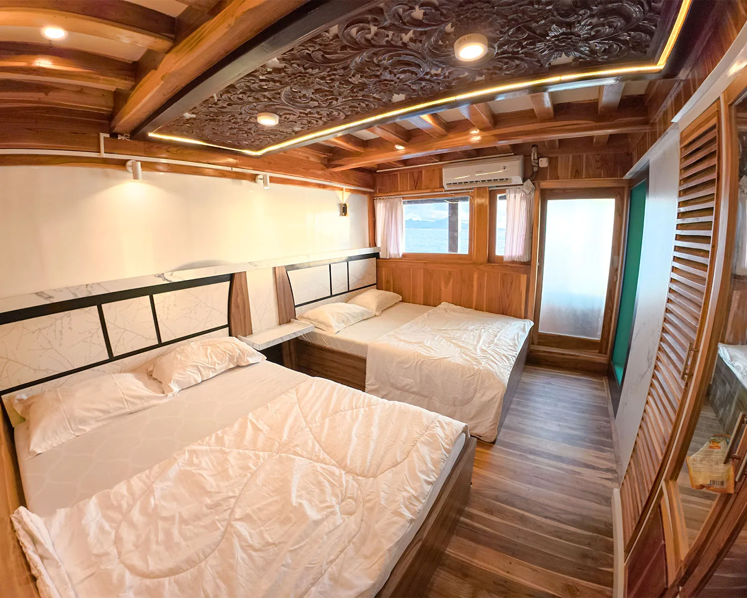 Liveaboard deck on Alfathran 3