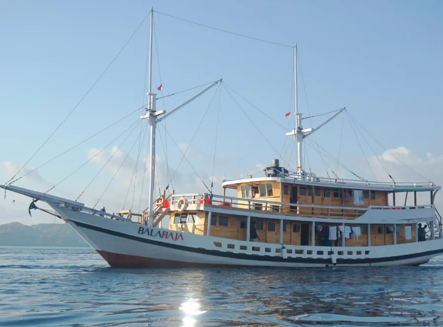 Balaraja Superior liveaboard exterior