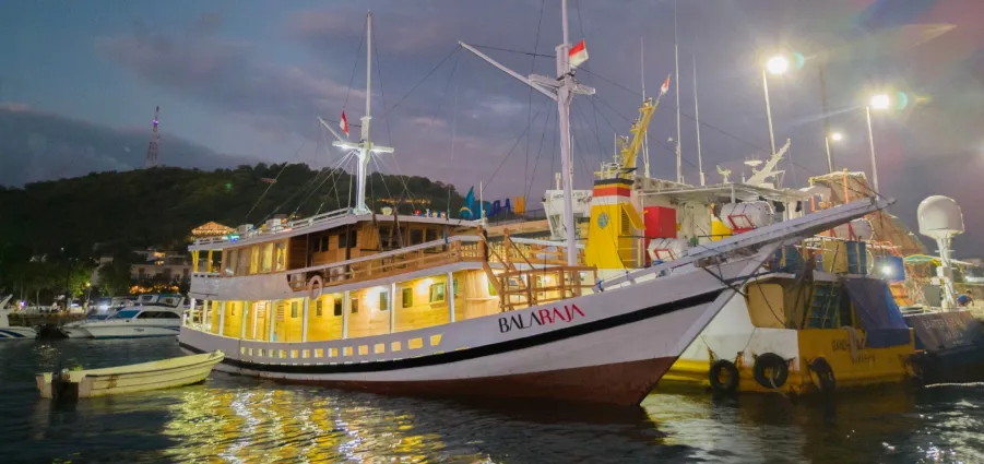 Balaraja deck on Komodo waters