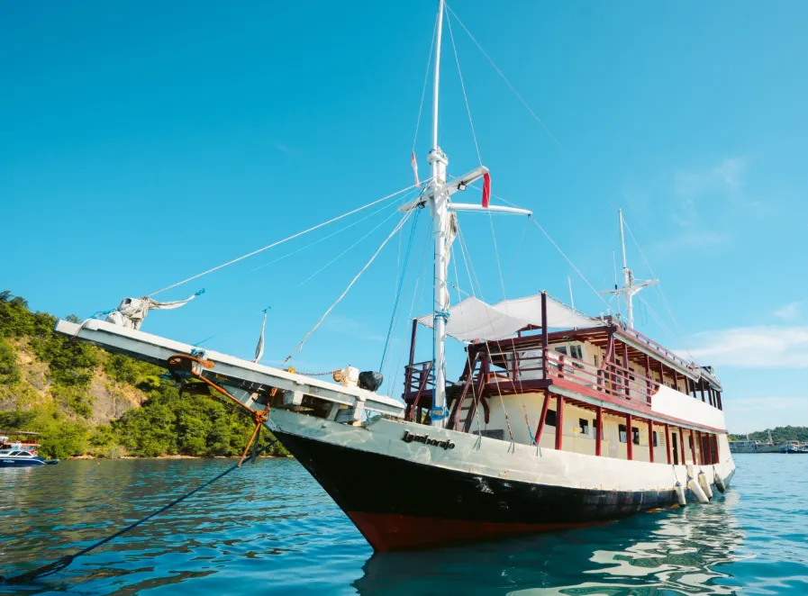 Lamborajo 1 Superior liveaboard exterior