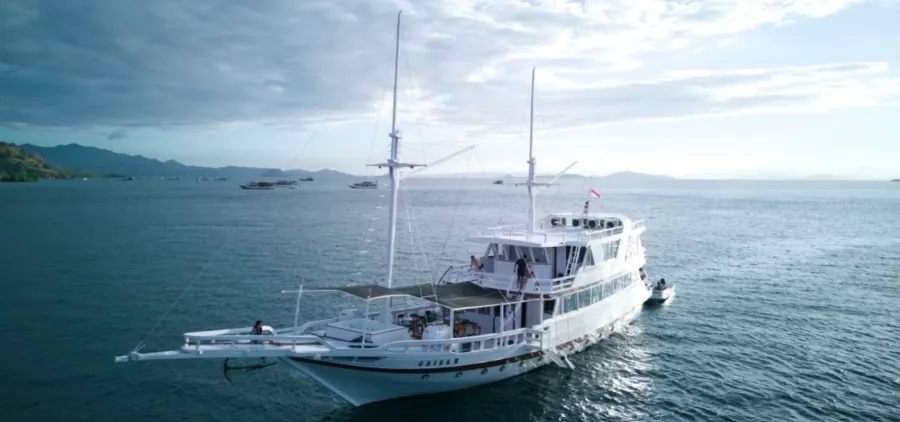 Gaisan deck on Komodo waters