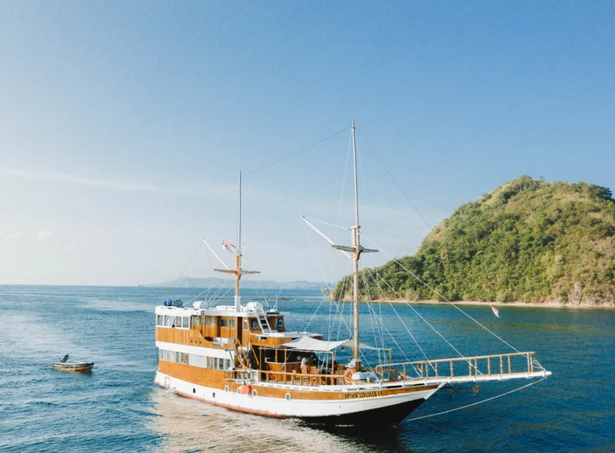 NK Jaya 1 Cruise liveaboard exterior