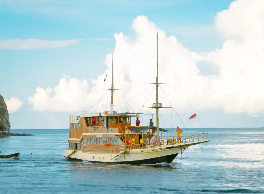 NK Jaya 2 Cruise liveaboard exterior