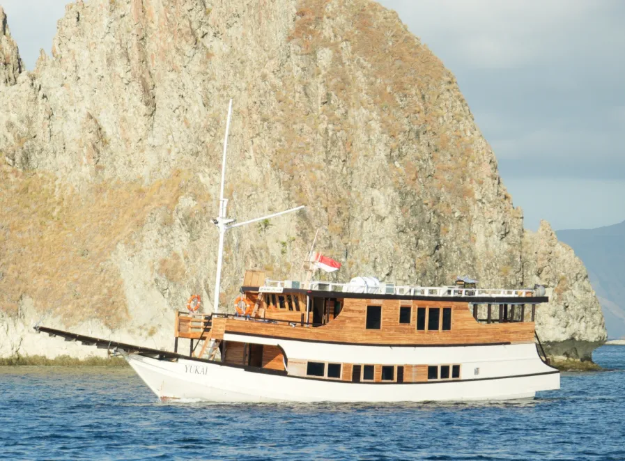 Yukai Cruise liveaboard exterior