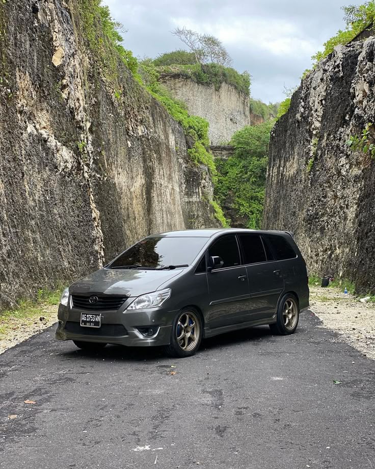 Private car charter dengan driver di Bali