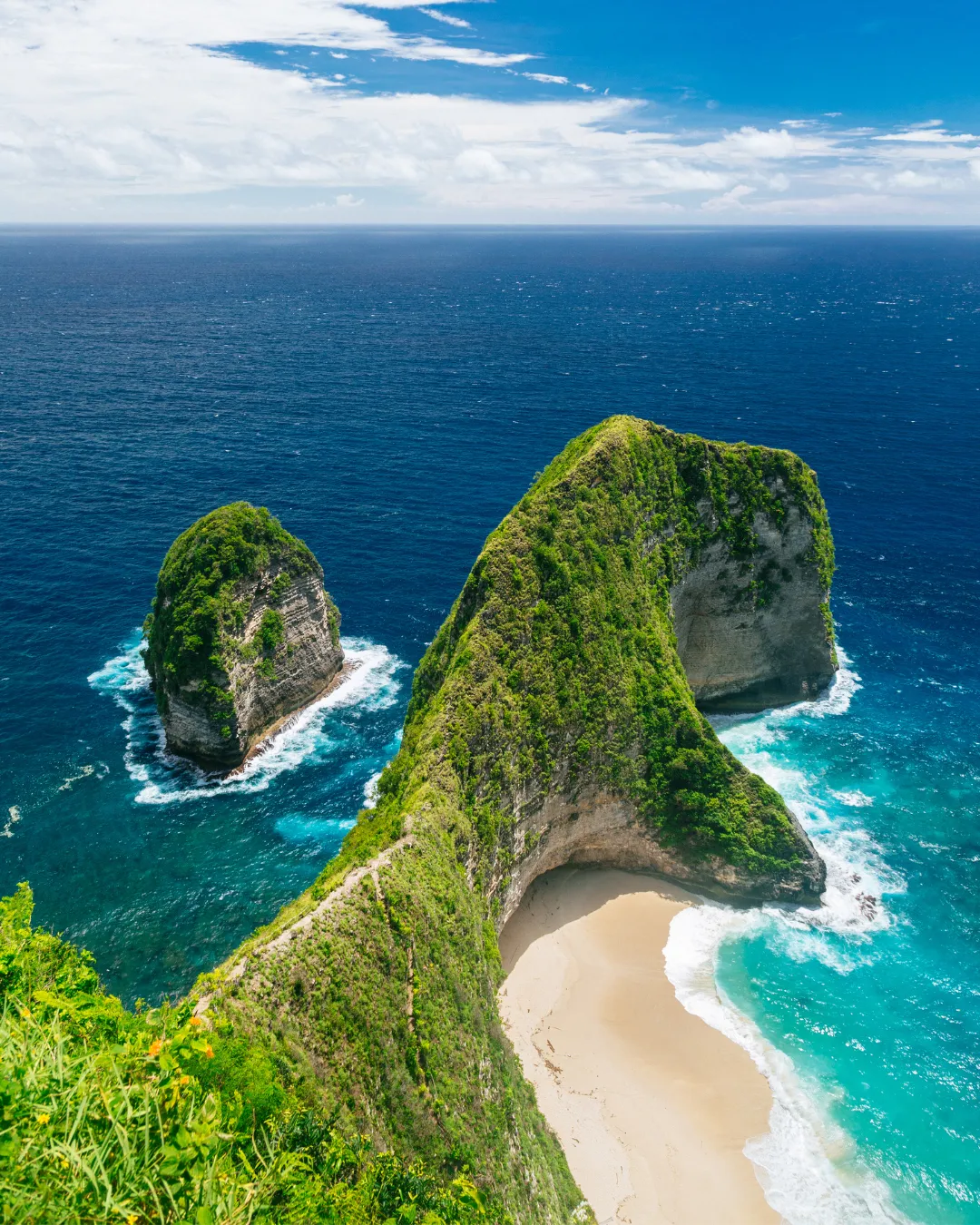 Dramatic cliff coastline and turquoise water at Nusa Penida