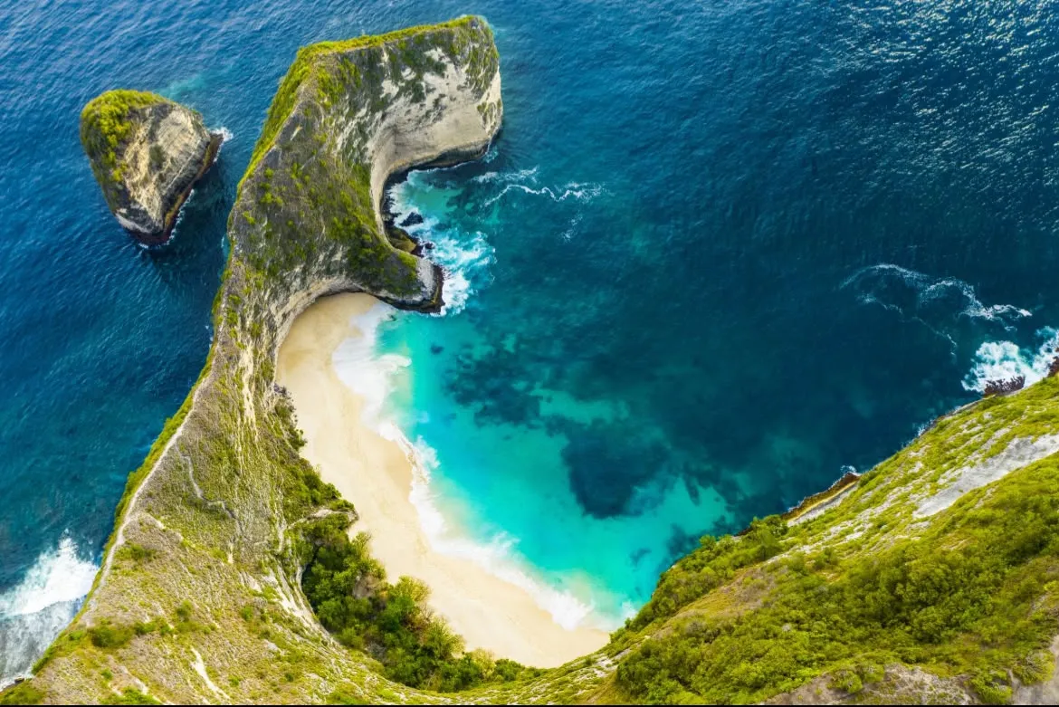 Kelingking Beach cliff viewpoint