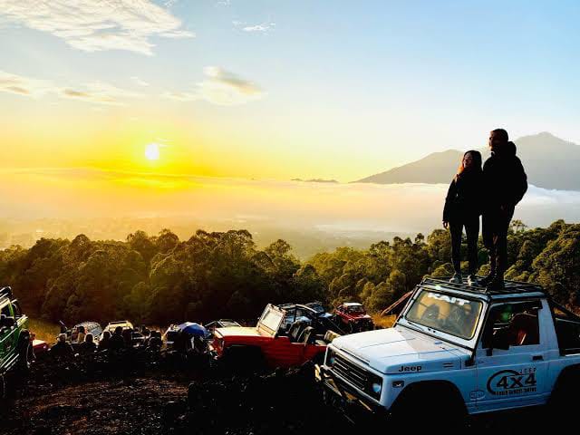 Light golden sweeps caldera Batur during sunrise