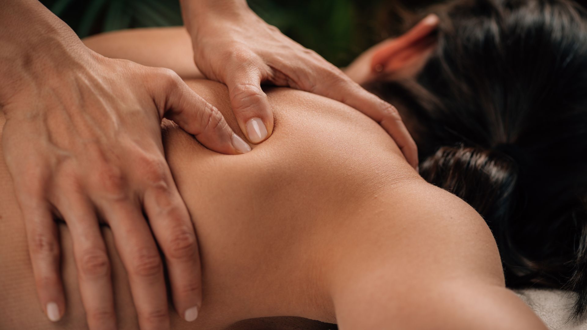 Deep tissue massage untuk otot dalam