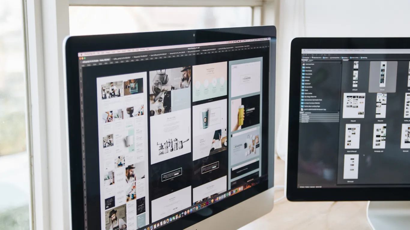 Tampilan desain website di layar