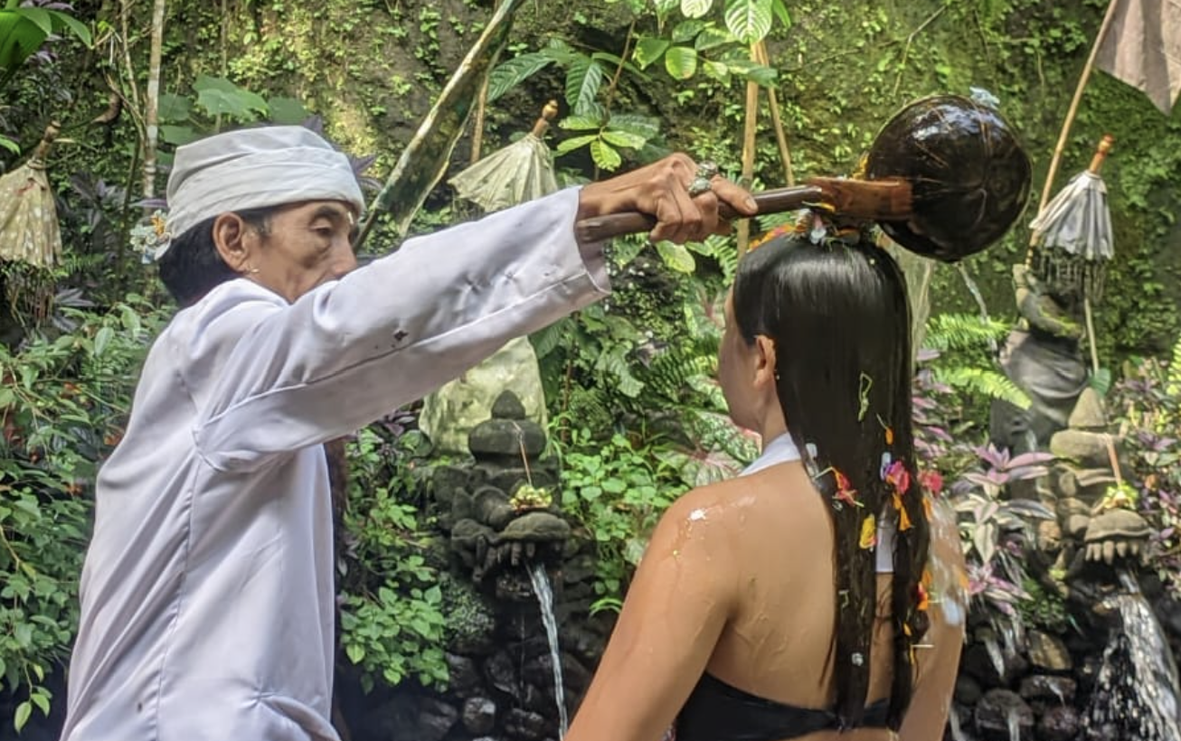 Melukat water blessing ritual at a Balinese temple