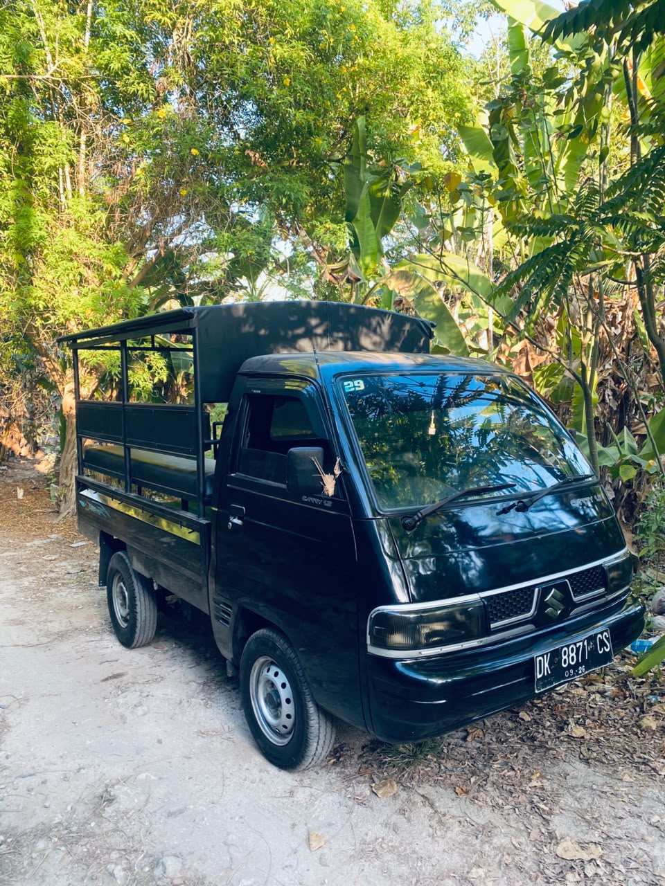 Taxi mobil siap mengantar wisatawan