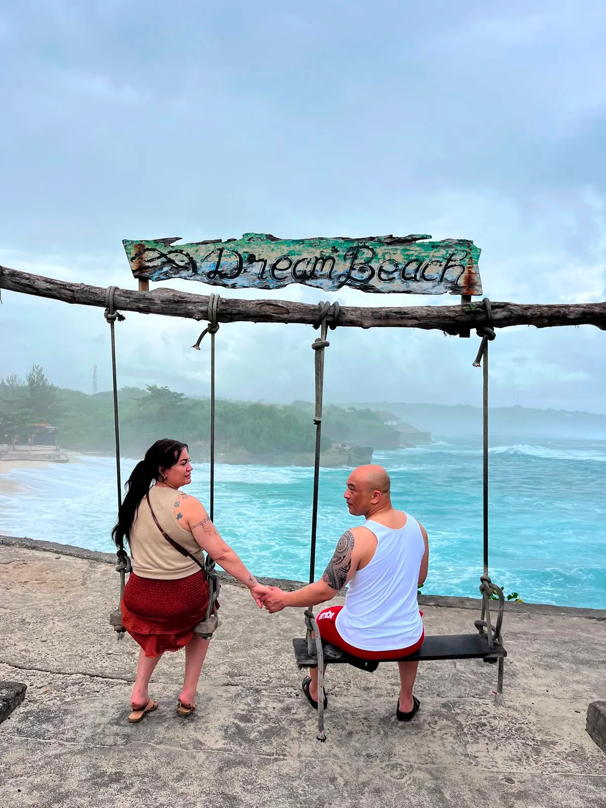 Momen romantis di ayunan Dream Beach